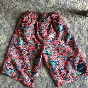Nike boys L swim trunks LIKE NEW